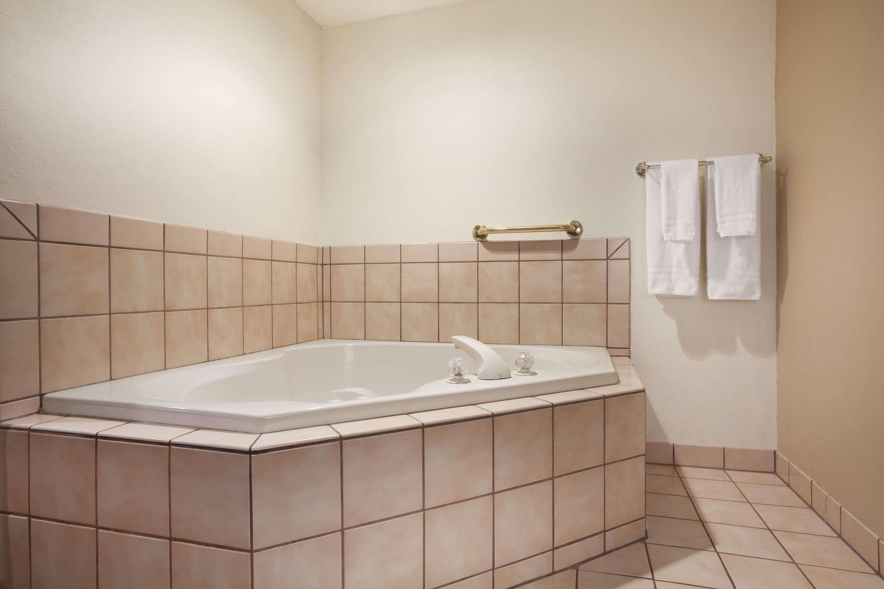 Hotel Super 8 By Wyndham Williston Nd Esterno foto